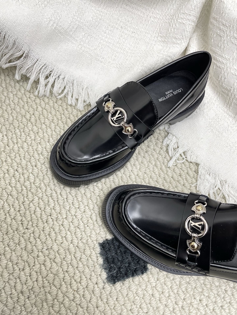 l0vis Vvtt0n loafers